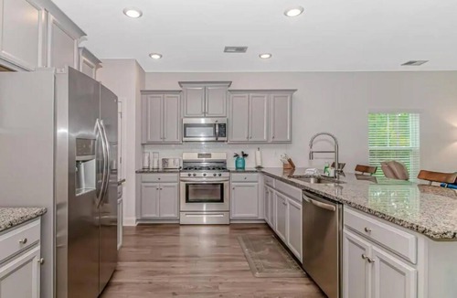 Red Hill House | Golfers Getaway! Stunning Golf Course Home with Pool Table, Ping Pong, and More at Legends!