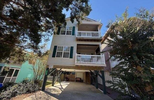 Surfside Beach House | Gone To The Beach 4 Bedroom Home by RedAwning
