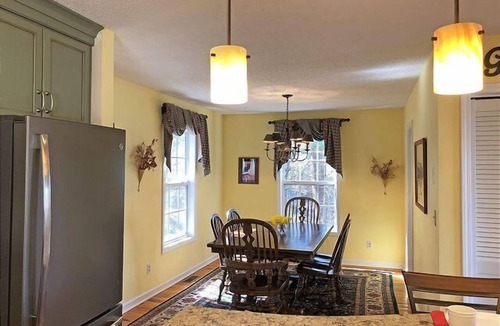 Saluda Cabin | Gorgeous 3 bedroom house with Mountain Views - Full Kitchen & Grill