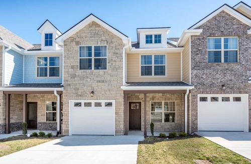 Lakewood House | Gorgeous brand-new brick townhome by Old Hickory Lake. 3-min drive and walking distance to lake, boat rentals and water sport entertainment. 12-min drive to Nashville International Airport. Easy commute to Downtown Nashville, Grand Ole Opry, Opry Mil