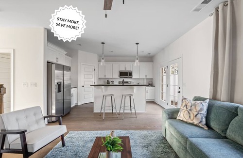 Lakewood House | Gorgeous brand-new brick townhome by Old Hickory Lake. 3-min drive and walking distance to lake, boat rentals and water sport entertainment. 12-min drive to Nashville International Airport. Easy commute to Downtown Nashville, Grand Ole Opry, Opry Mil