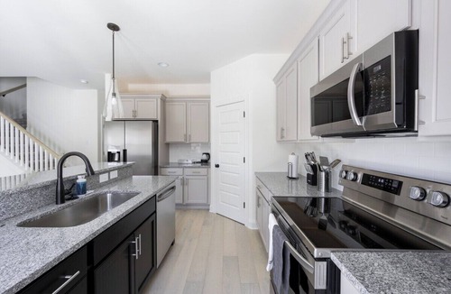 Lakewood House | Gorgeous brand-new brick townhome by Old Hickory Lake. 3-min drive and 15-min walk to lake, boat rentals and water sport entertainment. 12-min drive to Nashville International Airport. Easy commute to Downtown Nashville, Grand Ole Opry, Opry Mills Ma