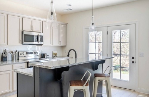 Lakewood House | Gorgeous brand-new brick townhome by Old Hickory Lake. 3-min drive and 15-min walk to lake, boat rentals and water sport entertainment. 12-min drive to Nashville International Airport. Easy commute to Downtown Nashville, Grand Ole Opry, Opry Mills Ma