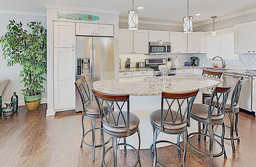 North Litchfield Beach Condo | Gorgeous, Minutes to Beach, Updated Retreat 414