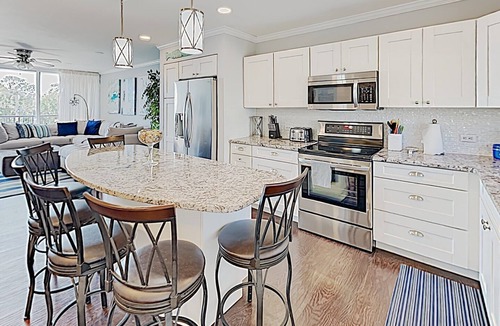 North Litchfield Beach Condo | Gorgeous, Minutes to Beach, Updated Retreat 414