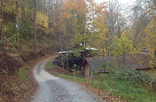 Topton Cabin | Grace Cottage: Cozy. Affordable. On the lake. Perfect for a small family!