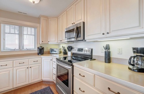 Banner Elk Condo | Grand Oaks RC4- Mountain Condo, Gated Resort, Indoor/Outdoor Pools & Hot Tub