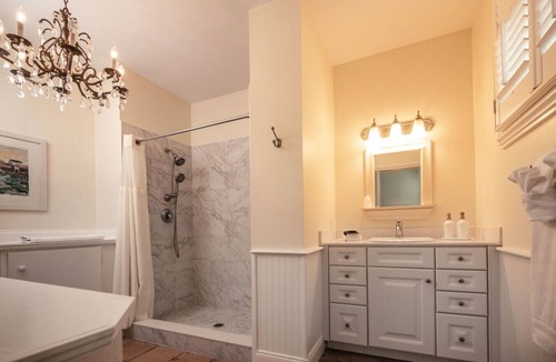 Edenton Bed & Breakfast | Granville Queen Inn Downtown Edenton Queen Bed 1st Floor