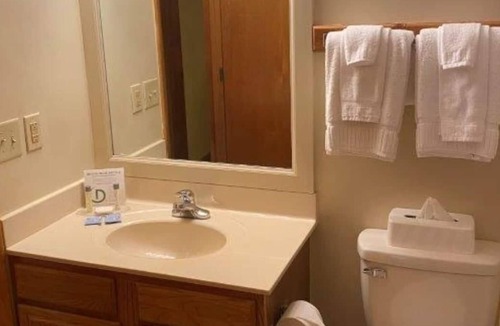 Sapphire Resort | Great Adventure in North Carolina! 2 Serene Units, Free Parking, Gym, 3 Pools