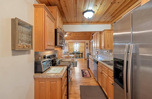 Sparta Cabin | Green Mountain Getaway | Hot Tub, Exercise Room, & Endless Views | Dog-Friendly