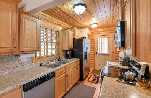 Sparta Cabin | Green Mountain Getaway | Hot Tub, Exercise Room, & Endless Views | Dog-Friendly