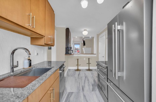 Greenville Downtown Condo | Groovy 2BR Downtown Greenville Condo w/ King Beds