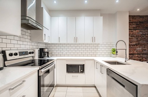 Plateau Mont Royal Apartment | Group Stay on Mont-Royal Ave with Free Parking