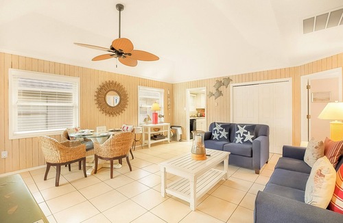 Myrtle Beach Cottage | Guest Cottage 77-G: 2 BR, 2 BA Cottage in Myrtle Beach, Sleeps 7