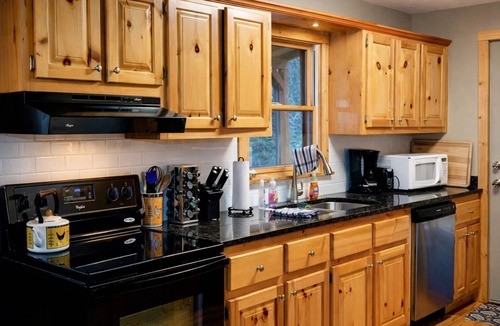 Cleveland Cabin | Guest Favorite! 741 FIVE Star Reviews | Pet Friendly | Walking Trail | Firepit
