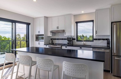 Saint Irenee House | Hôtel à la maison - La Blanche Hermine