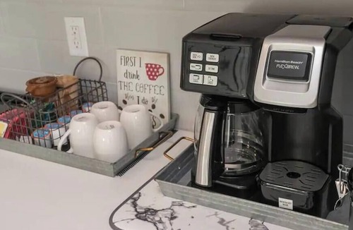 Madison House | Hank's Hangout 24–Rooftop Deck–Sleeps 8