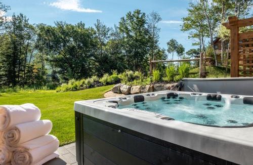 Mont-Tremblant Ski Chalet | Havre 115 Des Montagnes Luxurious & Modern Ski-in Ski-out