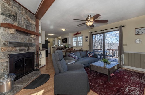 Deep Gap Cabin | Hawk Ridge Haven | Sleeps 4 | Hiking | Fishing | Community Pool