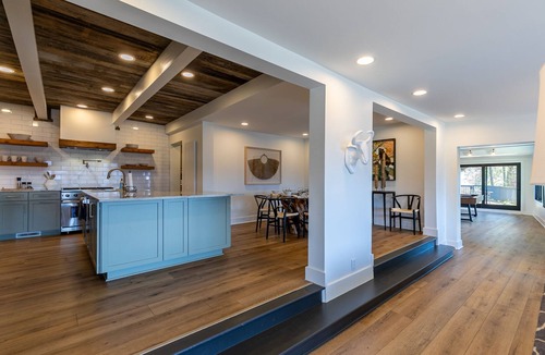 Boone House | Hawthorn House at Hound Ears - STUNNING Grandfather views! Pool table! Updated!