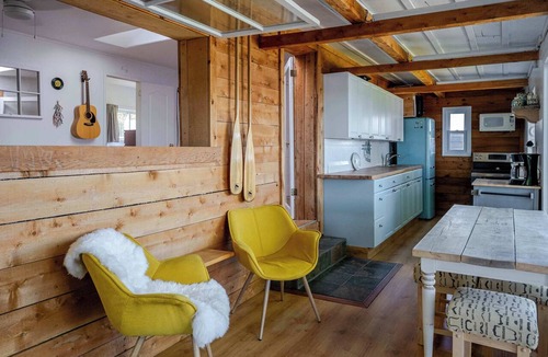 Adolphustown House | Hay Bay Hytte - Waterfront Cottage
