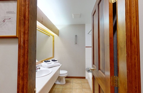 Sun Peaks Hotel | Hearthstone Lodge #422