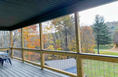 Floyd Cabin | Heartwood♥ Cabin loft w/private HotTub, Hiking, Fishing, & Ziplines on 66 acres!