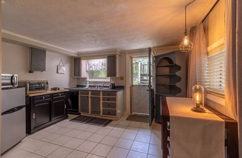 Boone House | Heather Heights Cottage - Cozy cabin with a View and Fire Pit, minutes to Boone!