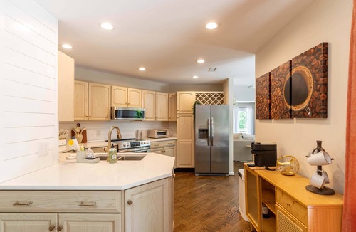 Lenoir Cabin | Hidden Falls | Private, Near Blowing Rock , Hot tub