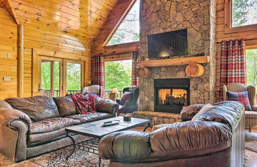 Burnsville House | Hike, Fish & Golf: Burnsville Retreat w/Deck!