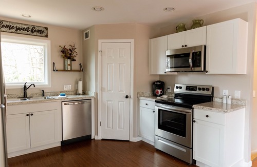 Newland Cabin | Hike, fish, swim & ski! Close to Grandfather Mountain, skiing & Linville Falls