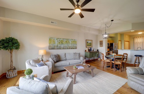 Mountain Air Condo | Hike & Ski: Mtn-View Gem w/Balcony in Burnsville!