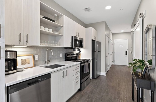 Hillsboro West End House | Hillsboro Village Studio + Terrace | Near Vanderbilt, Belmont, Music Row