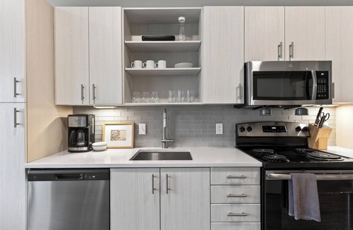 Hillsboro West End House | Hillsboro Village Studio + Terrace | Near Vanderbilt, Belmont, Music Row