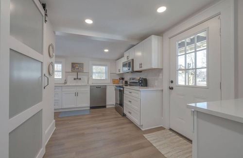 Elizabethton House | Historic 1890's Home on the Doe RIver, King beds, New remodel, Great location!