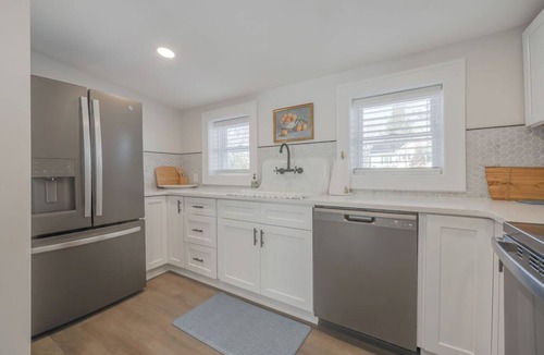 Elizabethton House | Historic 1890's Home on the Doe RIver, King beds, New remodel, Great location!