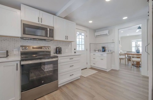 Elizabethton House | Historic 1890's Home on the Doe RIver, King beds, New remodel, Great location!