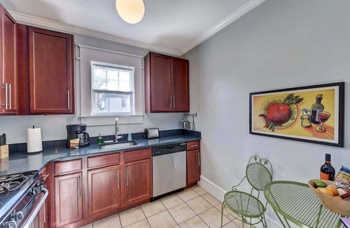 Dilworth Condo | Historic 4BR Dilworth | King Bed & Parking | Near Atrium Health and Uptown