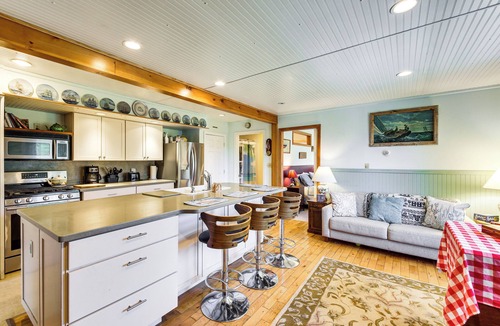 Friendship House | Historic Friendship Boat House Near Back River!