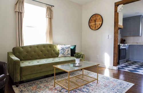 Goode House | Historic Train House: Sauna, Spa shower, gas fireplace, disc golf