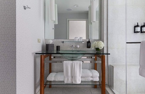 Music Row Hotel | Historical Escape! Modern & Elegant Stay Near Frist Center for the Visual Arts!