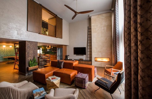 Music Row Hotel | Historical Escape! Modern & Elegant Stay Near Frist Center for the Visual Arts!