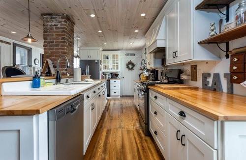Stanley House | Historical Property, Mountain View’s quiet country life.