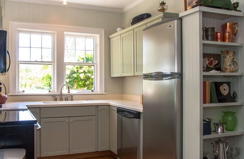 Historic Downtown Manteo House | History Loves Company-1920's Arts and Crafts Sears Kit Home-family/dog Friendly