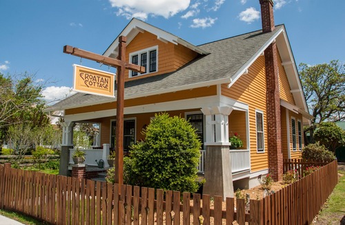 Historic Downtown Manteo House | History Loves Company-1920's Arts and Crafts Sears Kit Home-family/dog Friendly