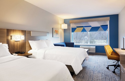 Paw Creek Hotel | Holiday Inn Express & Suites Charlotte North by IHG
