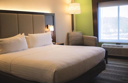 Harbison Hotel | Holiday Inn Express & Suites Columbia-I-26 @ Harbison Blvd by IHG