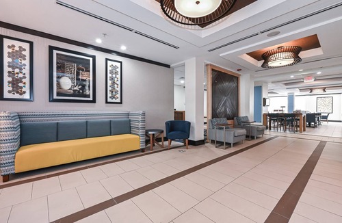 Matthews Hotel | Holiday Inn Express & Suites Charlotte Southeast - Matthews by IHG