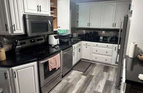 Mount Holly House | Holly Acres Retreat