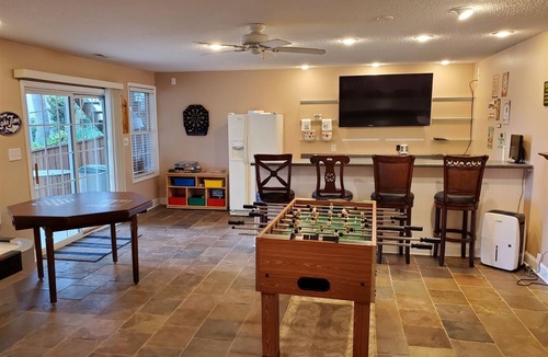 Macon House | Hook Wine & Sinker | Peaceful Cove